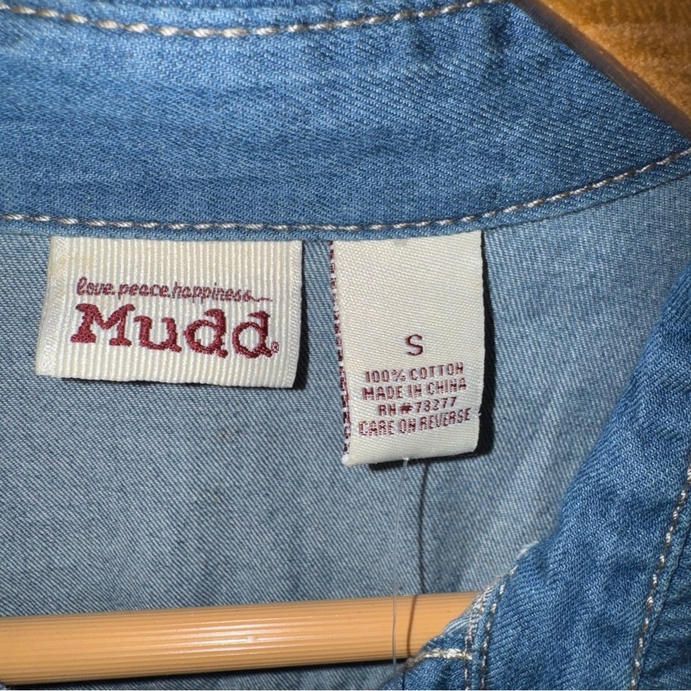 NWT Mudd Women's Denim Top Size S Light Wash Long Sleeve Button-Up Studded - Picture 9 of 11